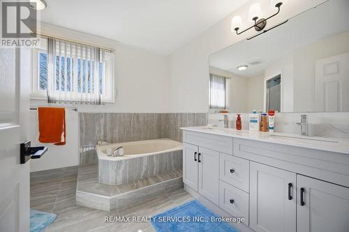 23 Newbury Crescent, Brampton, ON - Indoor Photo Showing Bathroom