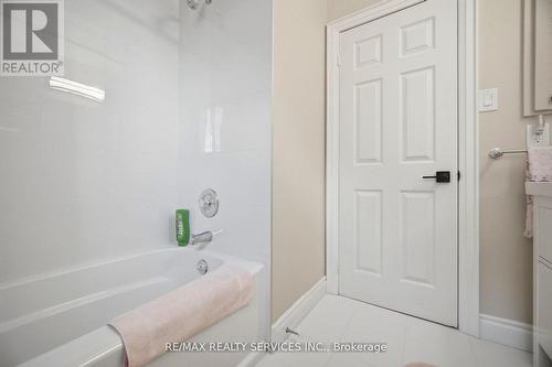 23 Newbury Crescent, Brampton, ON - Indoor Photo Showing Bathroom