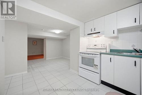 23 Newbury Crescent, Brampton, ON - Indoor Photo Showing Kitchen