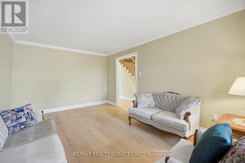 23 Newbury Crescent, Brampton, ON - Indoor Photo Showing Living Room