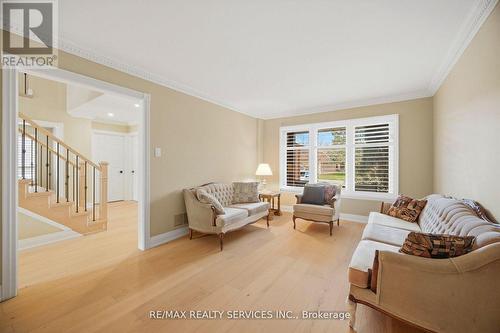 23 Newbury Crescent, Brampton, ON - Indoor Photo Showing Living Room