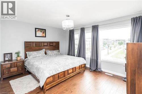 55 Greenwich Avenue, Stoney Creek, ON - Indoor Photo Showing Bedroom