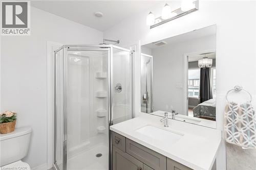55 Greenwich Avenue, Stoney Creek, ON - Indoor Photo Showing Bathroom