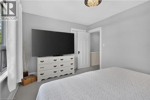 147 Melrose Avenue N, Hamilton, ON - Indoor Photo Showing Bedroom