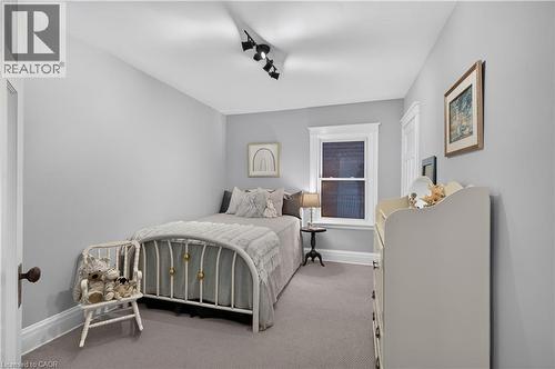 147 Melrose Avenue N, Hamilton, ON - Indoor Photo Showing Bedroom