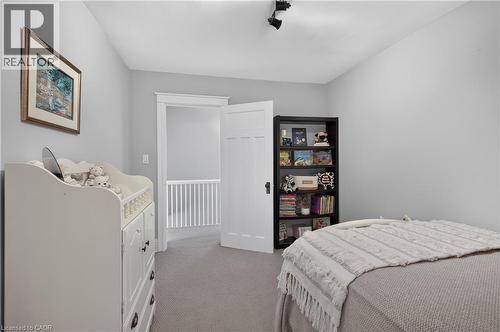 147 Melrose Avenue N, Hamilton, ON - Indoor Photo Showing Bedroom