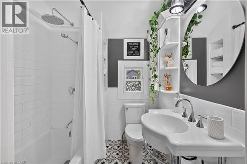147 Melrose Avenue N, Hamilton, ON - Indoor Photo Showing Bathroom