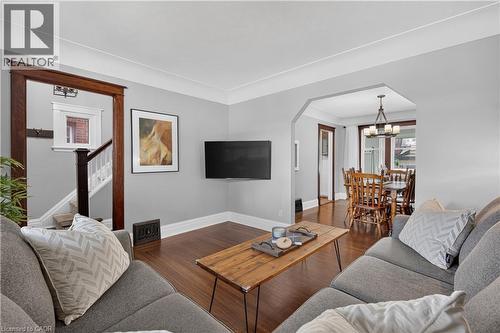 147 Melrose Avenue N, Hamilton, ON - Indoor Photo Showing Living Room