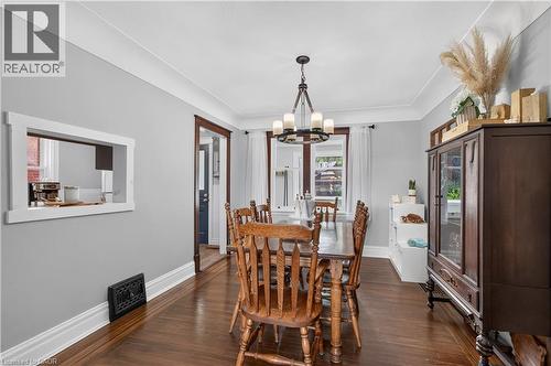 147 Melrose Avenue N, Hamilton, ON - Indoor Photo Showing Dining Room