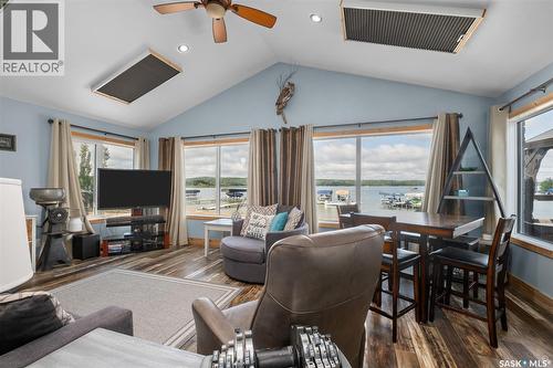 128 Jacobson Drive, Lakeland Rm No. 521, SK - Indoor Photo Showing Living Room
