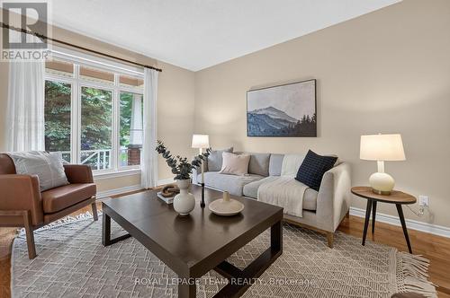 88 Osprey Crescent, Ottawa, ON - Indoor Photo Showing Living Room