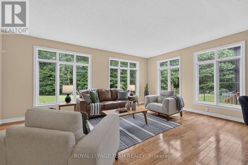 88 Osprey Crescent, Ottawa, ON - Indoor Photo Showing Living Room