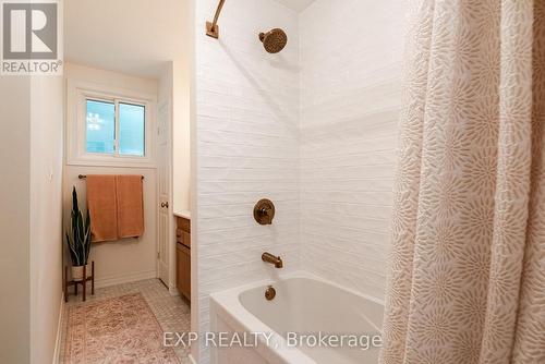 2nd floor 4 PC main bathroom - 55 Forest Hill Crescent, Pelham (Fonthill), ON - Indoor Photo Showing Bathroom