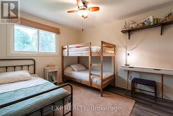 Bedroom 2 with 1 closet - 