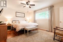 Master bedroom w 2 closets - 