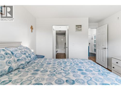 1875 Country Club Drive Unit# 1405, Kelowna, BC - Indoor Photo Showing Bedroom