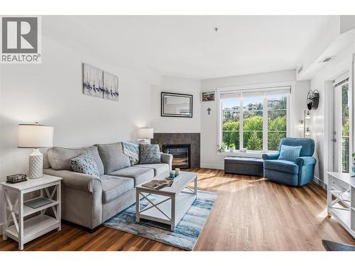 1875 Country Club Drive Unit# 1405, Kelowna, BC - Indoor Photo Showing Living Room With Fireplace