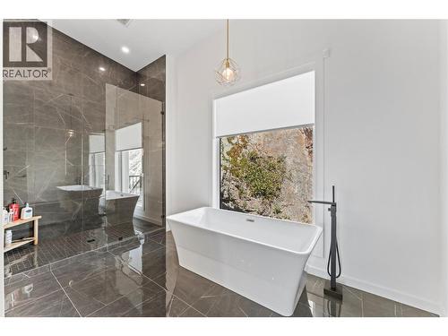 9815 Beacon Hill Crescent, Lake Country, BC - Indoor Photo Showing Other Room
