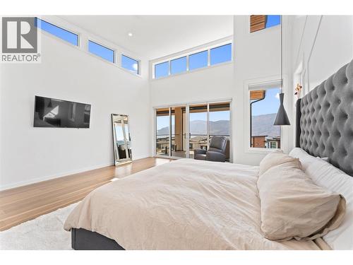 9815 Beacon Hill Crescent, Lake Country, BC - Indoor Photo Showing Bedroom