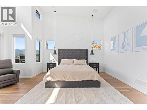 9815 Beacon Hill Crescent, Lake Country, BC - Indoor Photo Showing Bedroom