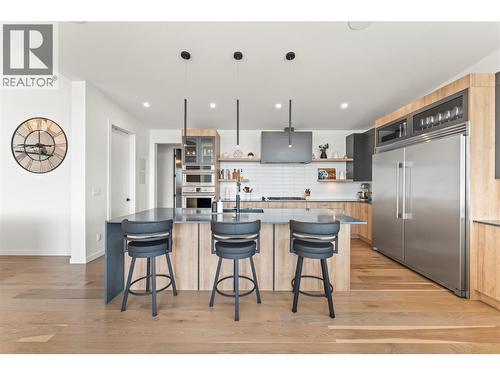 9815 Beacon Hill Crescent, Lake Country, BC - Indoor Photo Showing Kitchen With Upgraded Kitchen