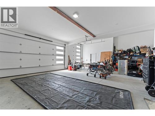 9815 Beacon Hill Crescent, Lake Country, BC - Indoor Photo Showing Garage