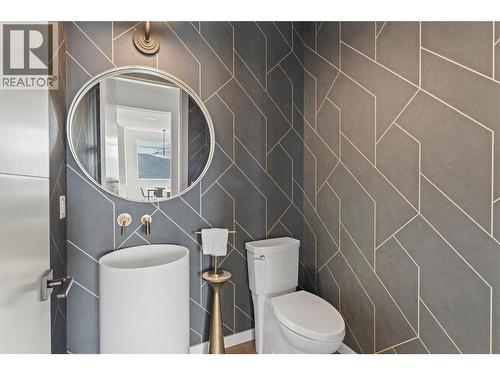 9815 Beacon Hill Crescent, Lake Country, BC - 