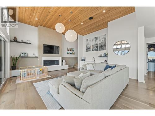 9815 Beacon Hill Crescent, Lake Country, BC - Indoor Photo Showing Living Room With Fireplace