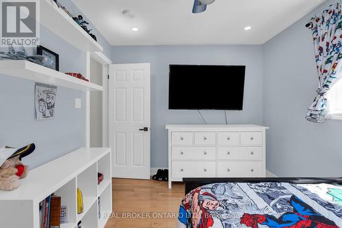 975 Sunnidale Road, Springwater, ON - Indoor Photo Showing Bedroom