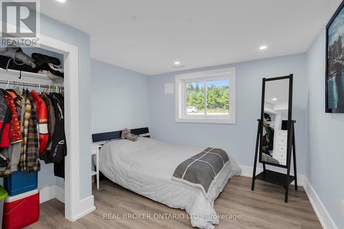 975 Sunnidale Road, Springwater, ON - Indoor Photo Showing Bedroom