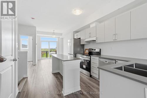 33 - 155 Equestrian Way, Cambridge, ON - Indoor Photo Showing Kitchen With Double Sink