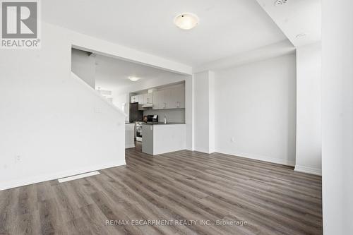 33 - 155 Equestrian Way, Cambridge, ON - Indoor Photo Showing Kitchen