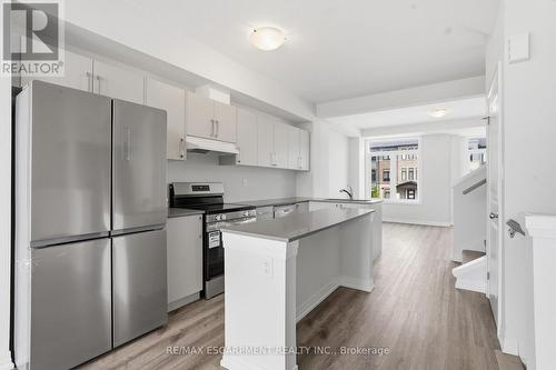 33 - 155 Equestrian Way, Cambridge, ON - Indoor Photo Showing Kitchen