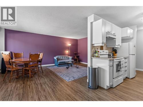 40 Ridgemont Avenue Unit# 101, Fernie, BC - Indoor Photo Showing Kitchen