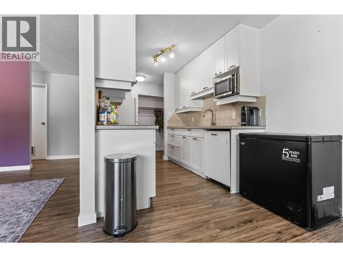 40 Ridgemont Avenue Unit# 101, Fernie, BC - Indoor Photo Showing Kitchen