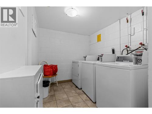 40 Ridgemont Avenue Unit# 101, Fernie, BC - Indoor Photo Showing Laundry Room
