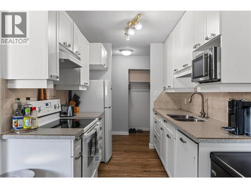 40 Ridgemont Avenue Unit# 101, Fernie, BC - Indoor Photo Showing Kitchen With Double Sink