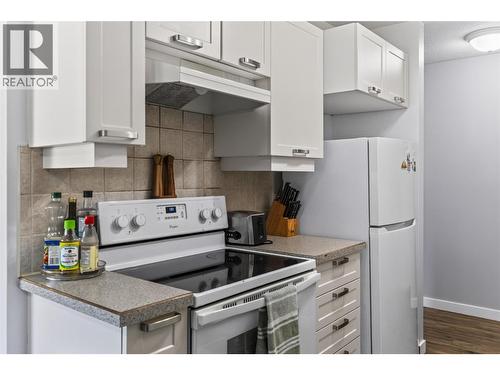 40 Ridgemont Avenue Unit# 101, Fernie, BC - Indoor Photo Showing Kitchen