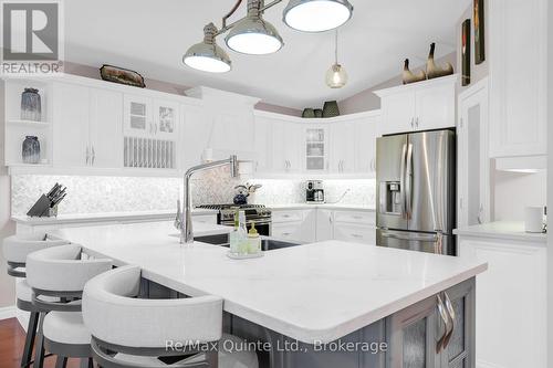 5 Hickory Court, Brighton, ON - Indoor Photo Showing Kitchen With Double Sink With Upgraded Kitchen