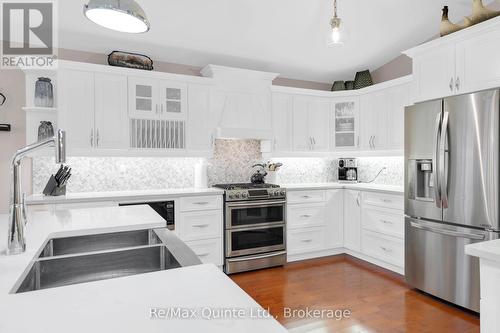 5 Hickory Court, Brighton, ON - Indoor Photo Showing Kitchen With Double Sink With Upgraded Kitchen