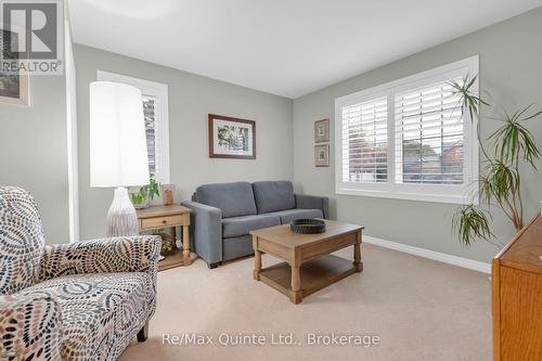 5 Hickory Court, Brighton, ON - Indoor Photo Showing Living Room