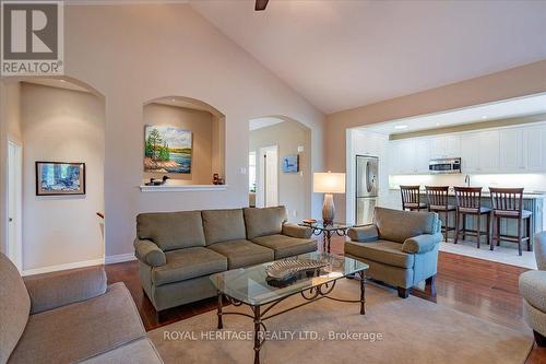 85 South Harbour Drive, Kawartha Lakes (Bobcaygeon), ON - Indoor Photo Showing Living Room