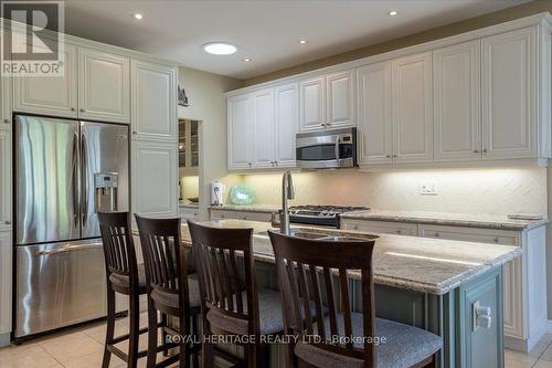 85 South Harbour Drive, Kawartha Lakes (Bobcaygeon), ON - Indoor Photo Showing Kitchen