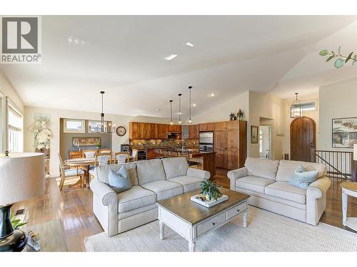 12931 East Ridge Drive, Lake Country, BC - Indoor Photo Showing Living Room