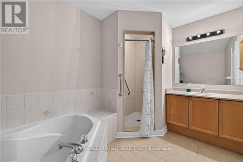 99 - 710 Spring Gardens Road, Burlington, ON - Indoor Photo Showing Bathroom