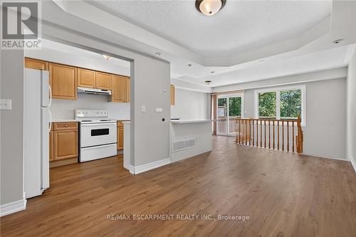 99 - 710 Spring Gardens Road, Burlington, ON - Indoor Photo Showing Kitchen