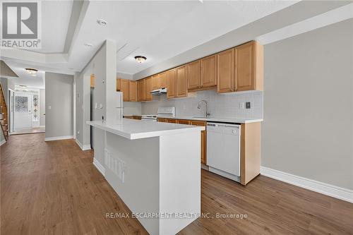 99 - 710 Spring Gardens Road, Burlington, ON - Indoor Photo Showing Kitchen