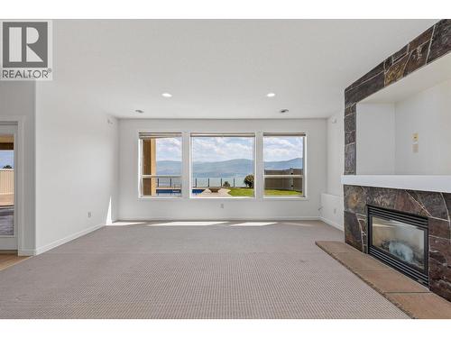 1581 Gregory Road, West Kelowna, BC - Indoor Photo Showing Living Room With Fireplace