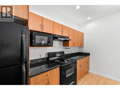 1581 Gregory Road, West Kelowna, BC - Indoor Photo Showing Kitchen