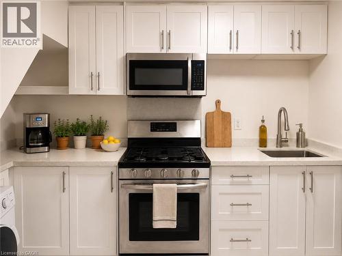 248 Cyrus Street, Cambridge, ON - Indoor Photo Showing Kitchen